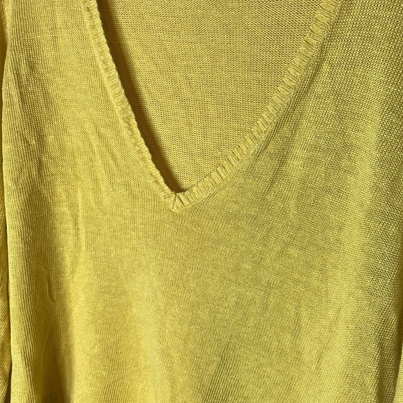 Eileen Fisher 100% Organic Linen Yellow V-Neck Lightweight Sweater Size Medium - Picture 3 of 6